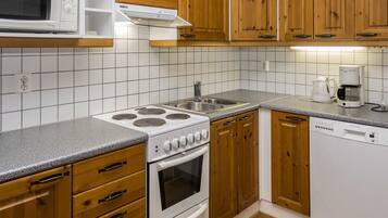 Fridge, microwave, dishwasher, cookware/dishes/utensils