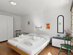 2 bedrooms, internet