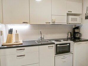 Jääkaappi, mikroaaltouuni, astianpesukone