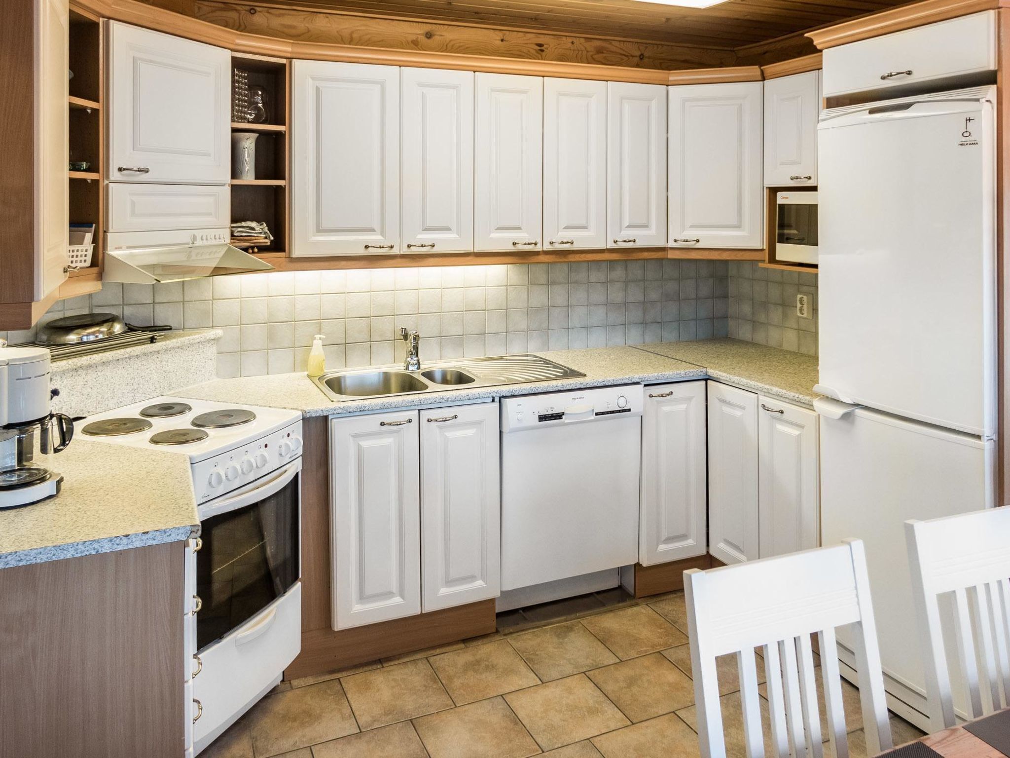 Frigorifero, microonde, lavastoviglie, pentole/stoviglie/utensili