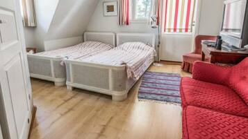 5 bedrooms, iron/ironing board, internet