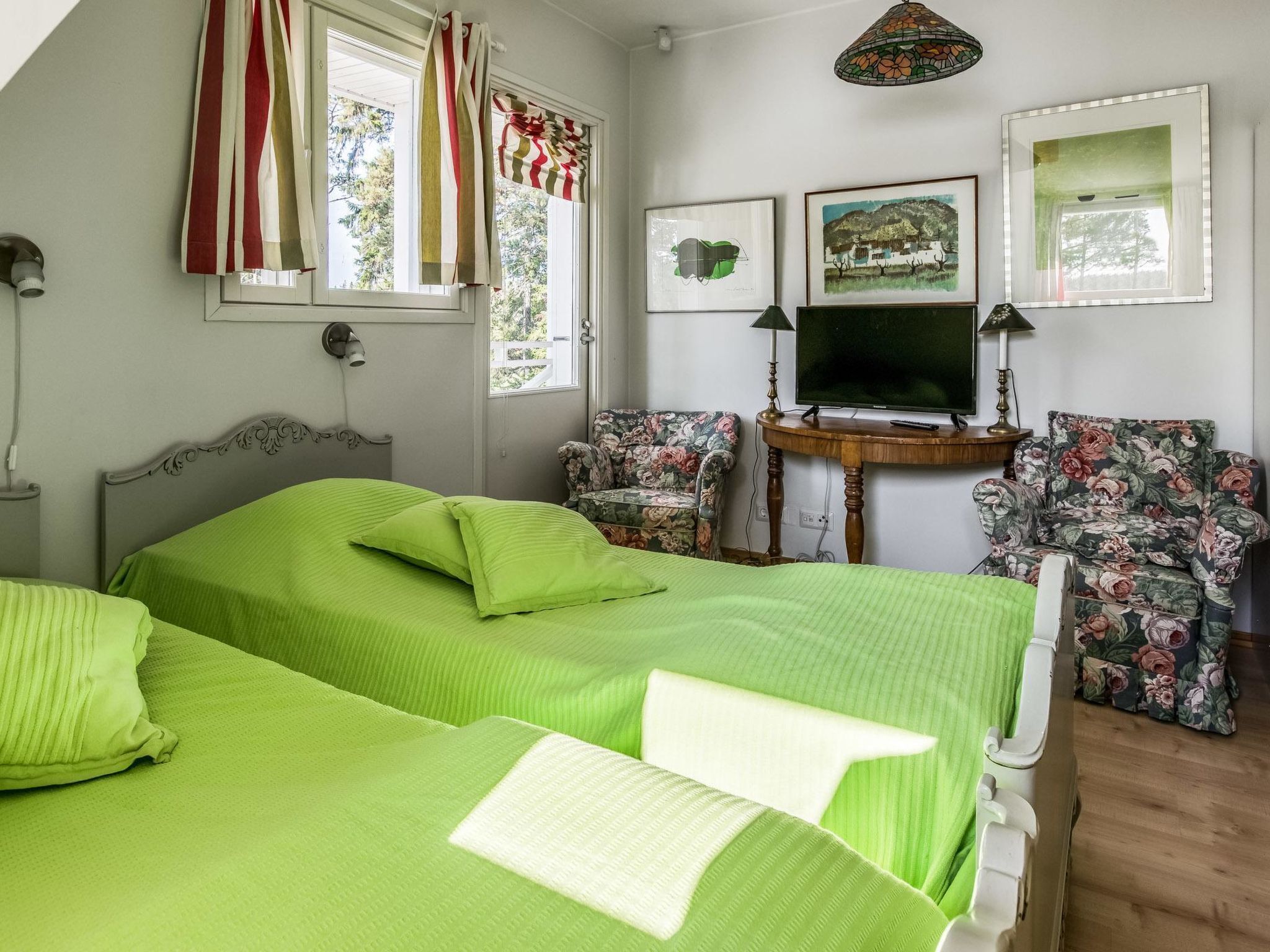 5 chambres, fer et planche à repasser, accès Internet