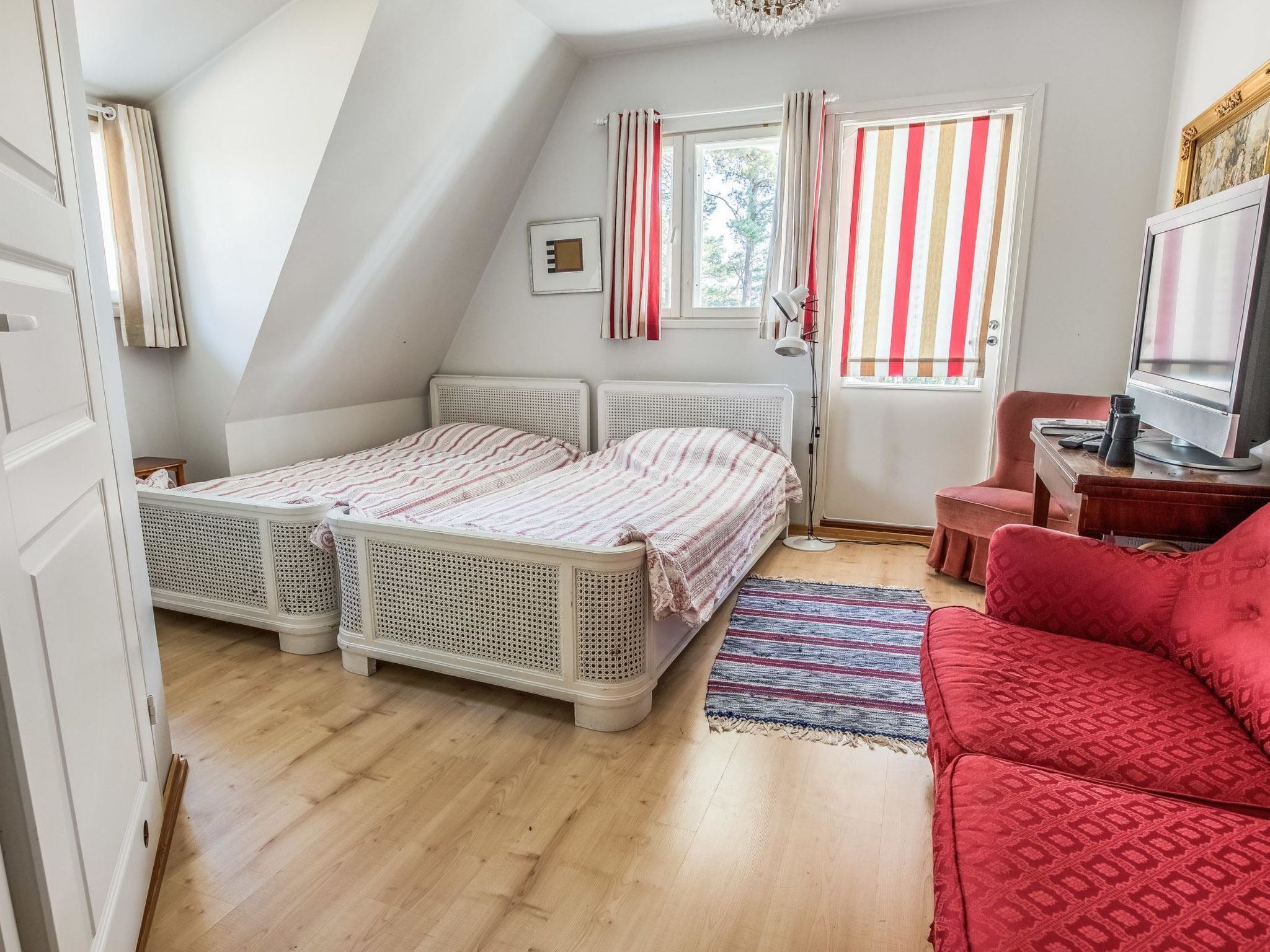 5 bedrooms, iron/ironing board, internet