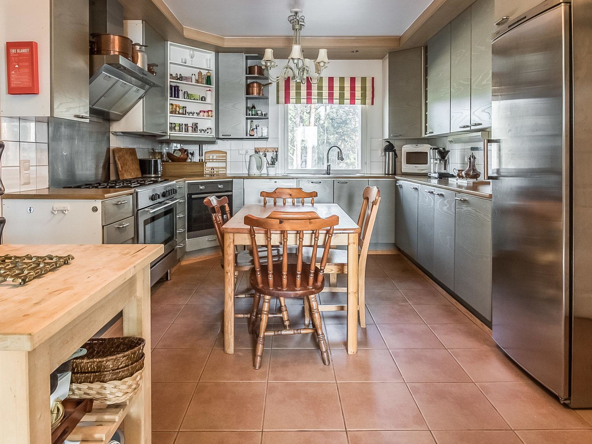 雪櫃、微波爐、洗碗機、廚房用具/餐具/器皿