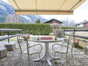 Outdoor dining - Le Pramouny by Interhome (Chamonix - Les Praz)