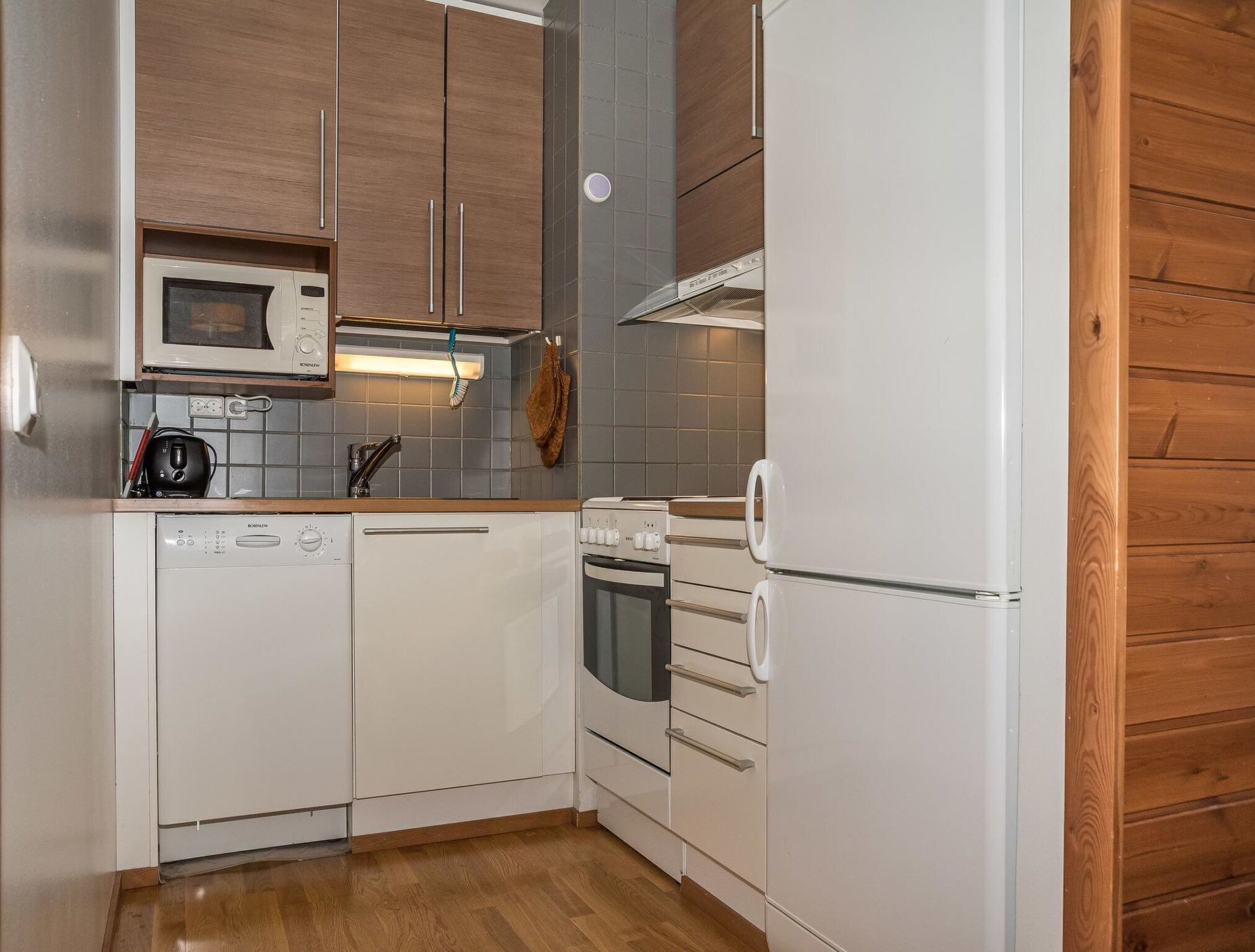 Fridge, microwave, dishwasher, cookware/dishes/utensils