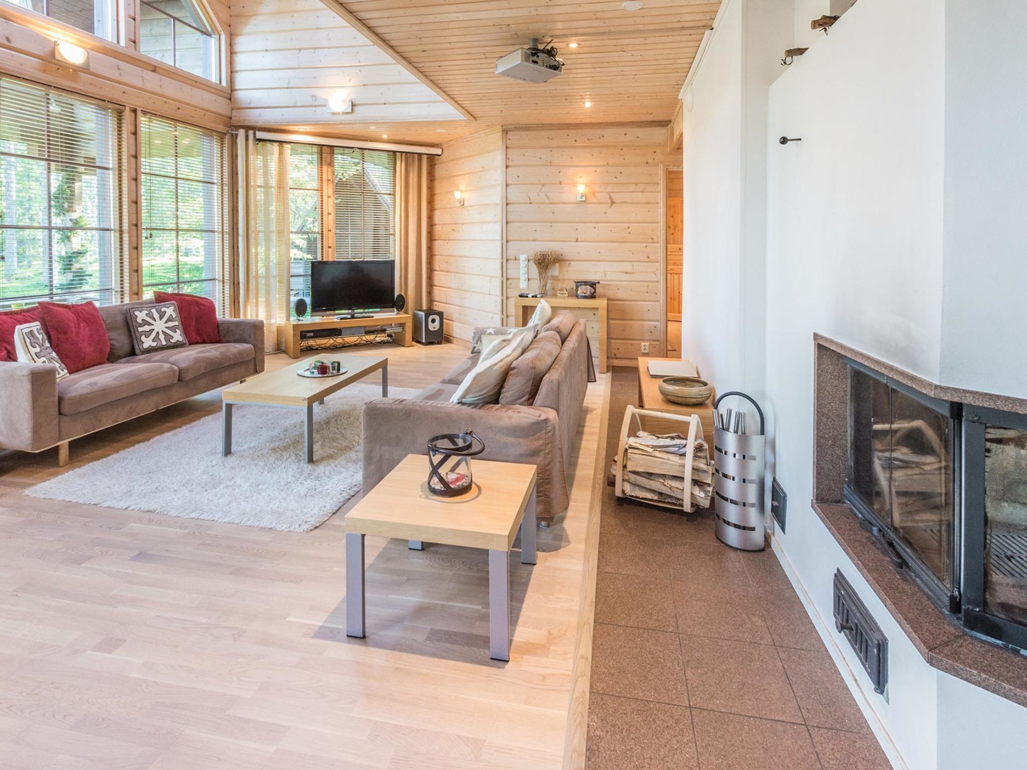 Una televisión, un reproductor de DVD