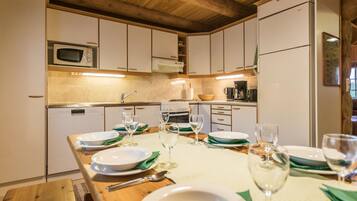 Geladeira, micro-ondas, lava-louças