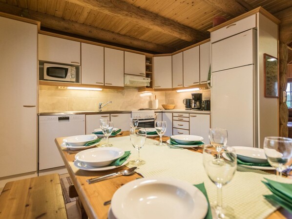 Geladeira, micro-ondas, lava-louças