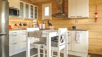 Fridge, microwave, dishwasher, cookware/dishes/utensils