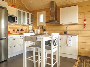 Kühlschrank, Mikrowelle, Ofen, Geschirrspüler