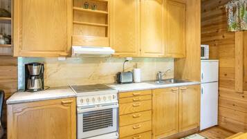 ثلاجة، ميكروويف، غسالة أطباق، مستلزمات طهي/أطباق/أوعية