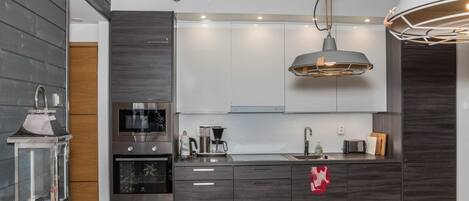 Réfrigérateur, micro-ondes, lave-vaisselle