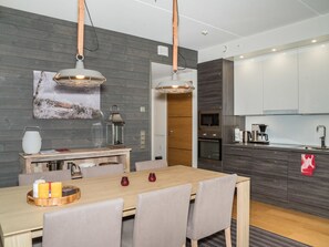 Fridge, microwave, dishwasher, cookware/dishes/utensils