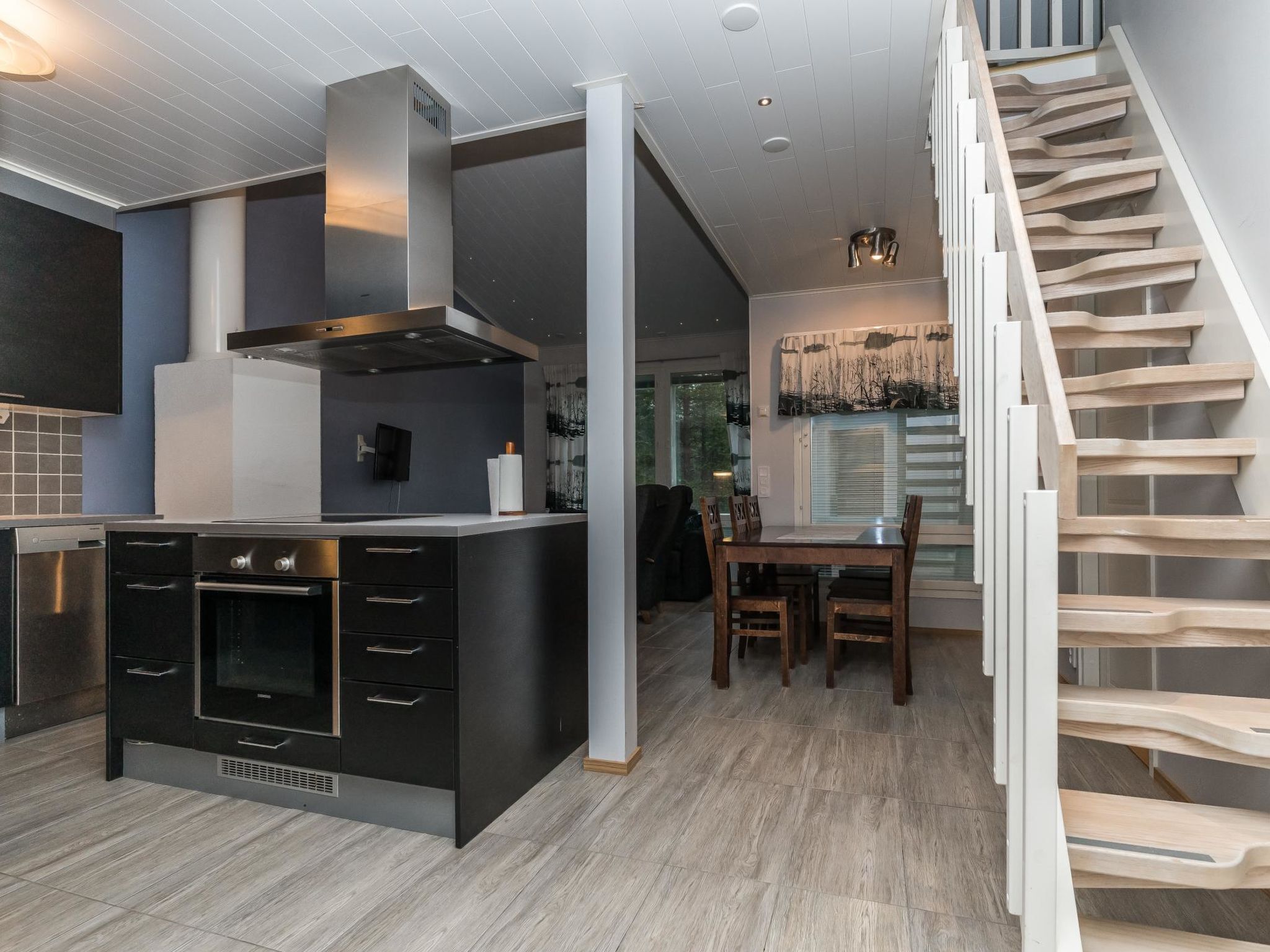 Fridge, microwave, dishwasher, cookware/dishes/utensils