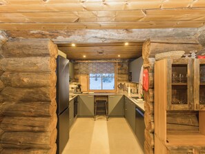 Jääkaappi, mikroaaltouuni, astianpesukone