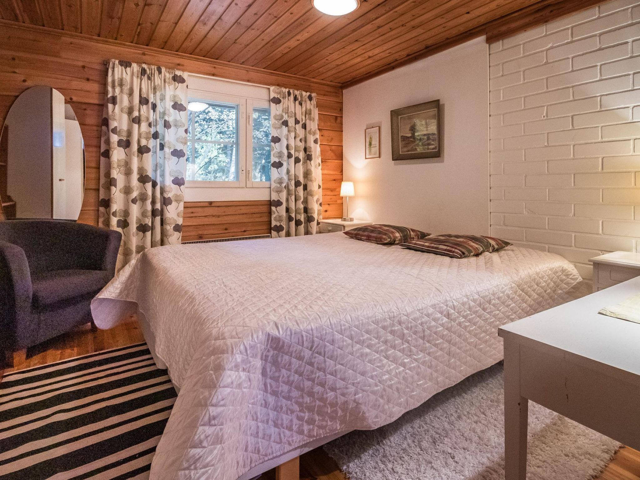 2 bedrooms, iron/ironing board