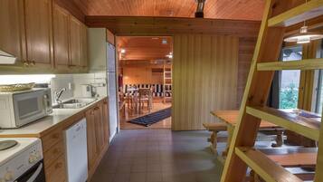 Fridge, microwave, dishwasher, cookware/dishes/utensils