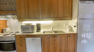 Fridge, microwave, dishwasher, cookware/dishes/utensils