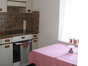 Kühlschrank, Kochgeschirr/Geschirr/Besteck
