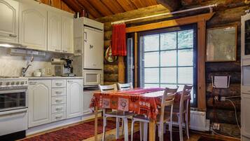 Fridge, microwave, dishwasher, cookware/dishes/utensils