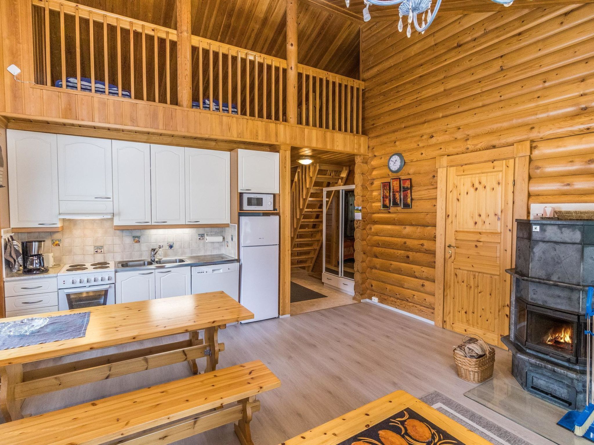 Fridge, microwave, dishwasher, cookware/dishes/utensils