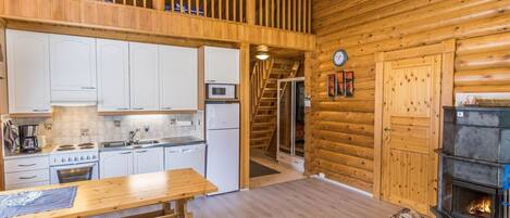 Fridge, microwave, dishwasher, cookware/dishes/utensils