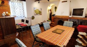 Dining - Chalet Lucie - Four Bedroom Villa, Sleeps 10 (Mnetěš)