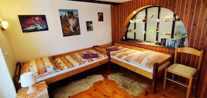4 bedrooms, Internet, bed sheets - Chalet Lucie - Four Bedroom Villa, Sleeps 10 (Mnetěš)