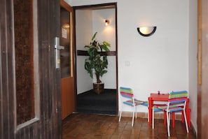 Interior - Chalet Lucie - Four Bedroom Villa, Sleeps 10 (Mnetěš)