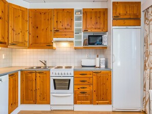 Jääkaappi, mikroaaltouuni, astianpesukone