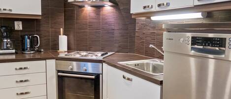 Fridge, microwave, dishwasher, cookware/dishes/utensils