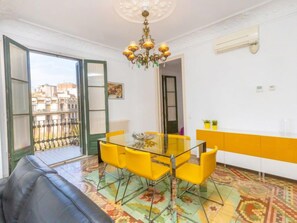 Interior - Eix.Dret:Roger de LLuria/Valencia by Interhome (Barcelona)