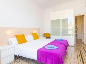 5 bedrooms, iron/ironing board, internet