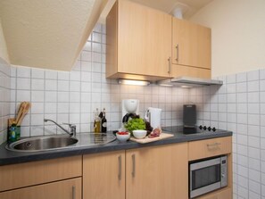 Kühlschrank, Mikrowelle, Toaster, Hochstuhl