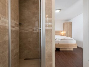 2 bedrooms, internet