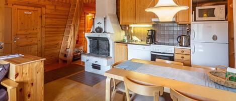 Fridge, microwave, dishwasher, cookware/dishes/utensils