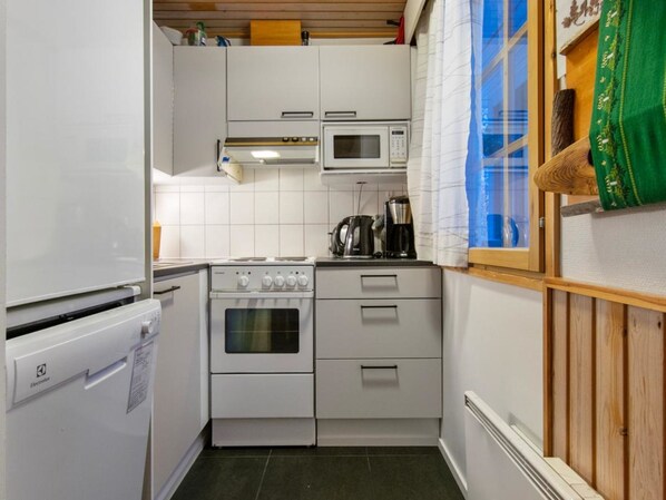 Geladeira, micro-ondas, lava-louças