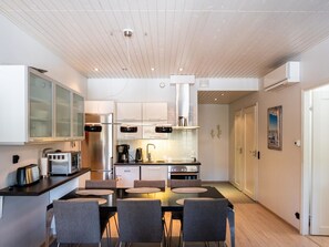 Jääkaappi, mikroaaltouuni, astianpesukone