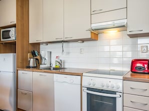 Fridge, microwave, dishwasher, cookware/dishes/utensils - Rukatonttu 55/d21 by Interhome (Kuusamo)