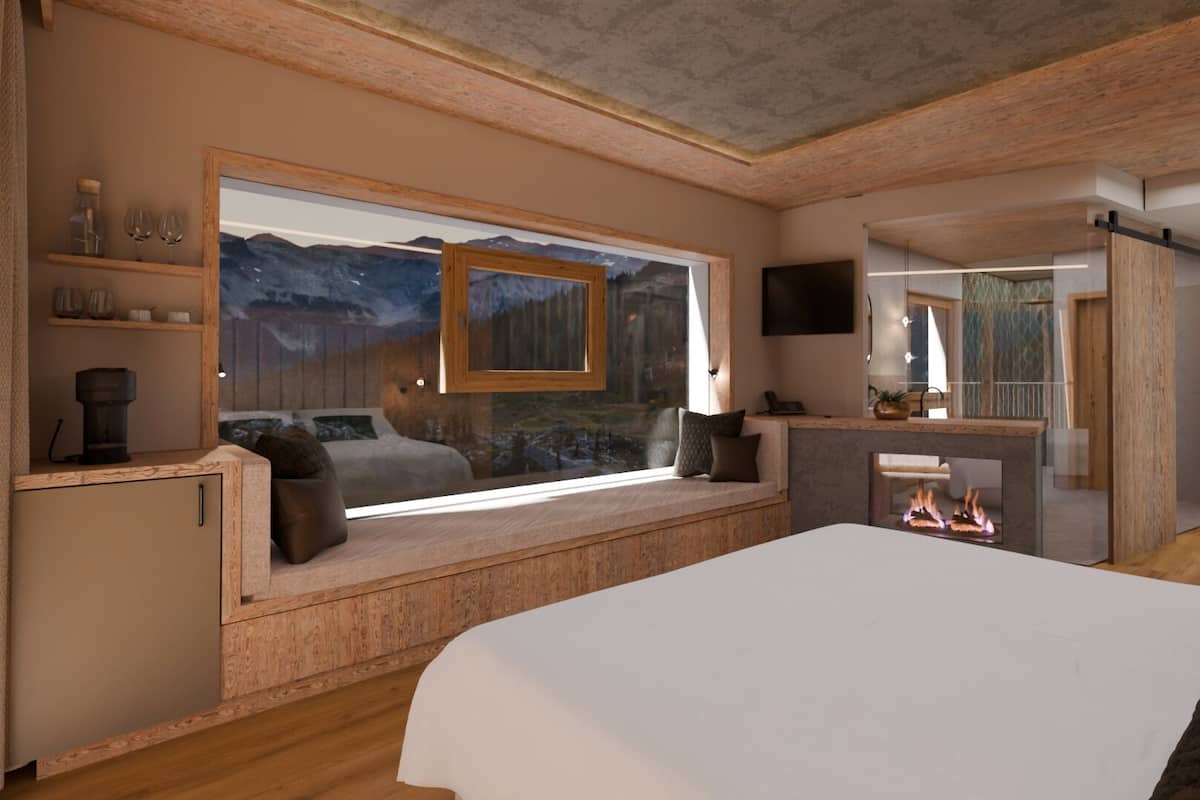 أغطية فراش متميزة وميني بار وخزنة داخل الغرفة وبديكورات فريدة لكل غرفة