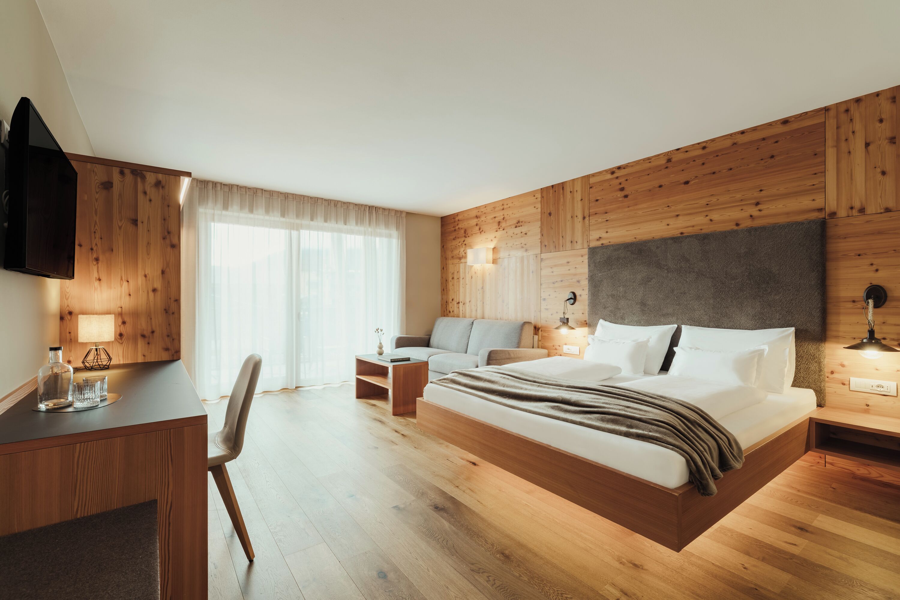 Comfort Room Laerche | Hochwertige Bettwaren, Minibar, Zimmersafe, individuell dekoriert