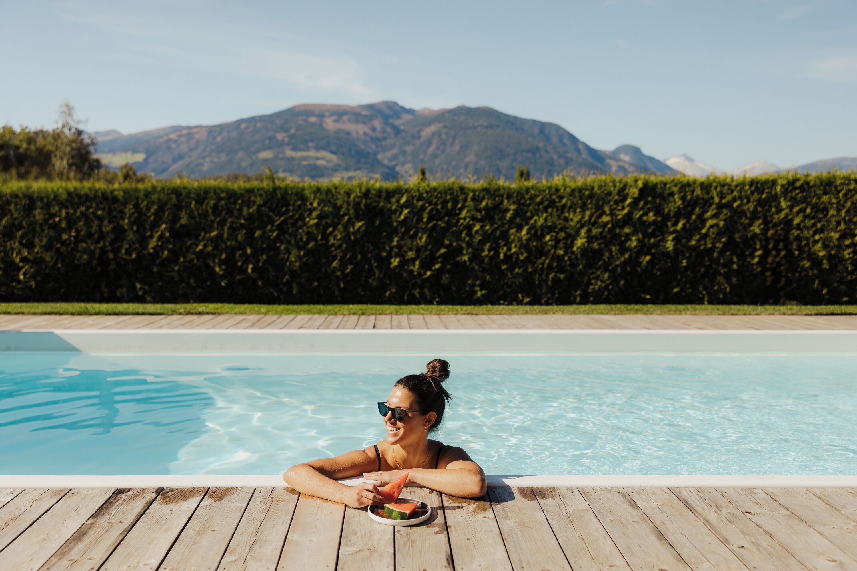 Außenpool, Sonnenschirme, Liegestühle