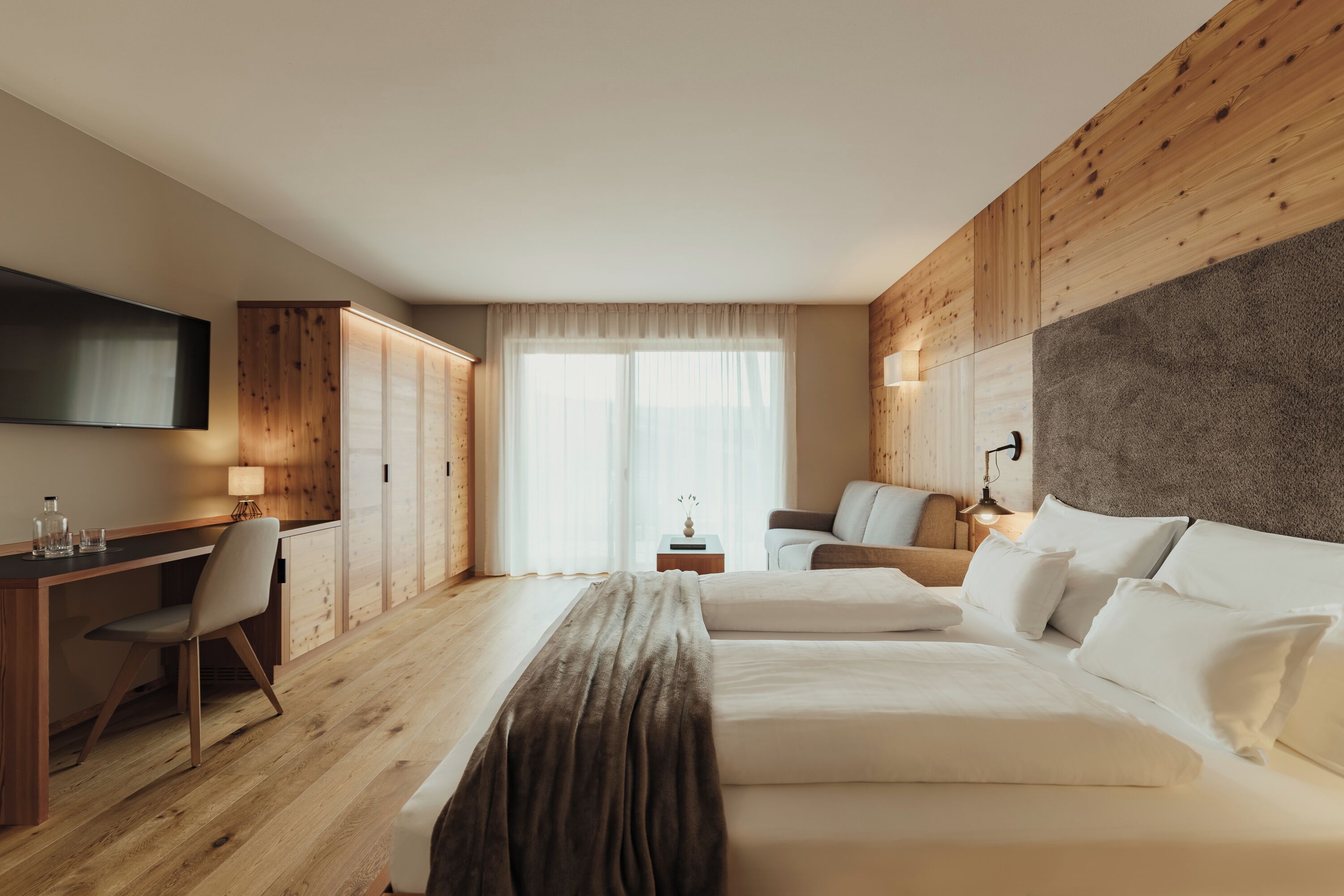 Comfort Room Laerche | Hochwertige Bettwaren, Minibar, Zimmersafe, individuell dekoriert