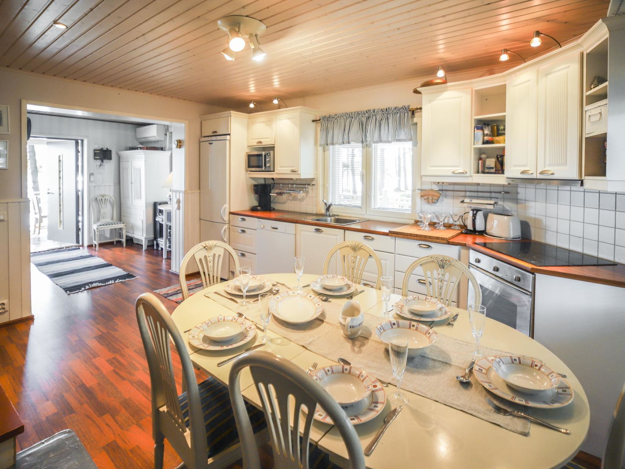 Fridge, microwave, dishwasher, cookware/dishes/utensils