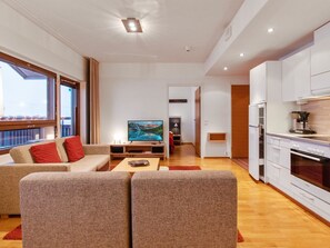 Jääkaappi, mikroaaltouuni, astianpesukone