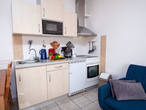 Kühlschrank, Mikrowelle, Ofen, Toaster