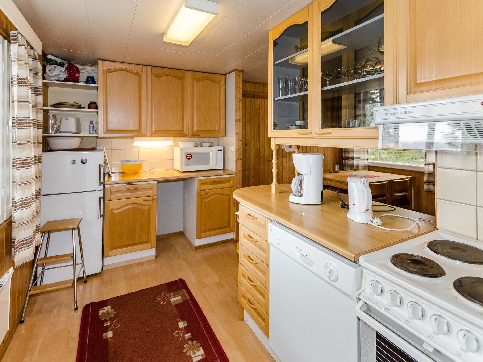 Jääkaappi, mikroaaltouuni, astianpesukone