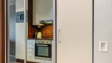 Réfrigérateur, micro-ondes, lave-vaisselle