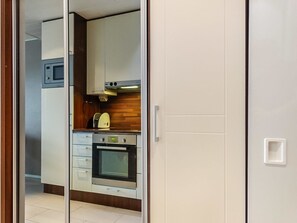 Réfrigérateur, micro-ondes, lave-vaisselle